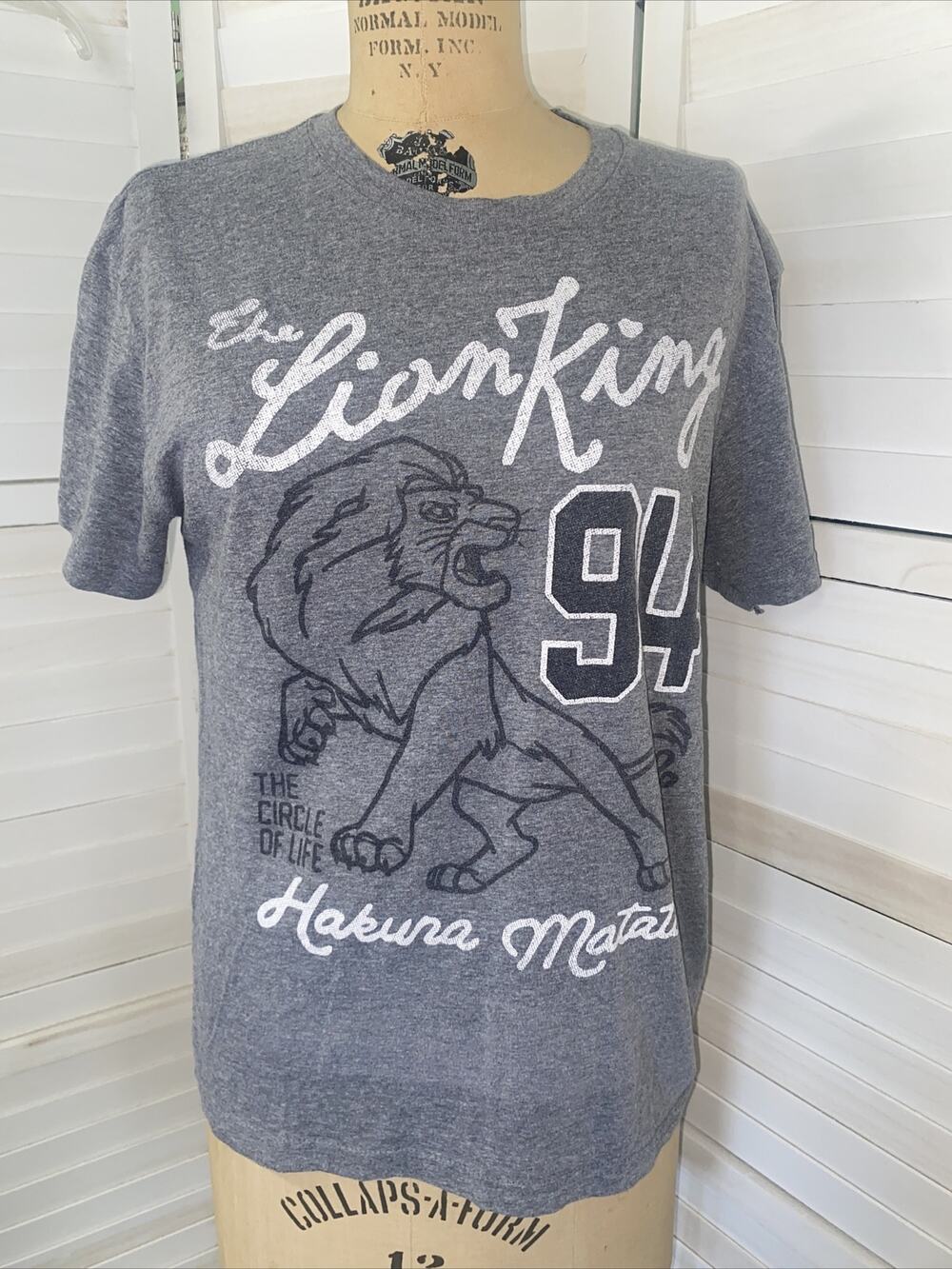 Disney The Lion King T-Shirt "the Lion King ‘94 Hakuna Matata Gray 100% Cotton